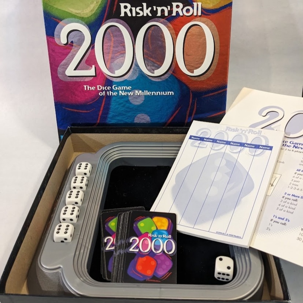 Vtg Parker Brothers Risk n Roll 2000 Vintage Dice Game Hasbro 41399 Complete Set - Picture 4 of 6